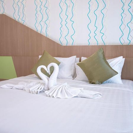 42C The Chic Hotel Nakhon Sawan Exterior photo