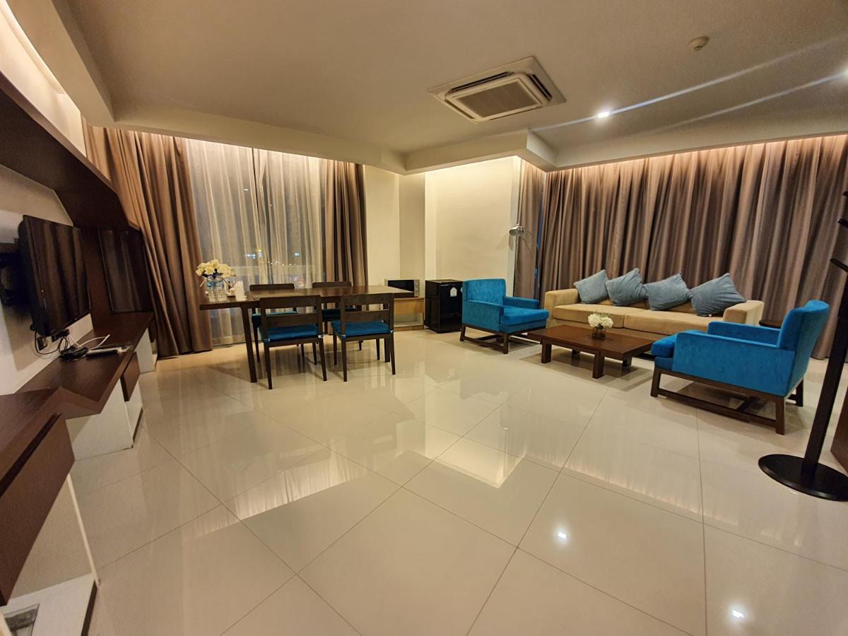 42C The Chic Hotel Nakhon Sawan Exterior photo