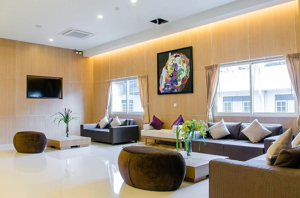 42C The Chic Hotel Nakhon Sawan Exterior photo