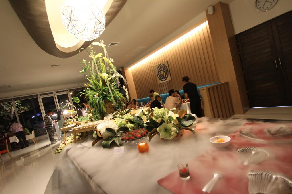 42C The Chic Hotel Nakhon Sawan Exterior photo