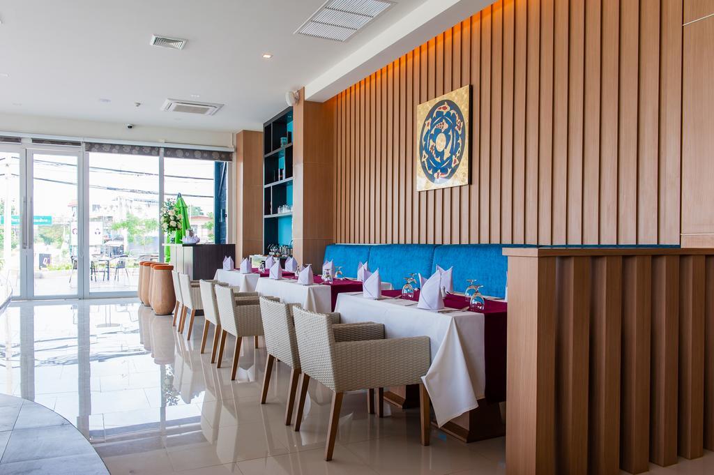 42C The Chic Hotel Nakhon Sawan Exterior photo