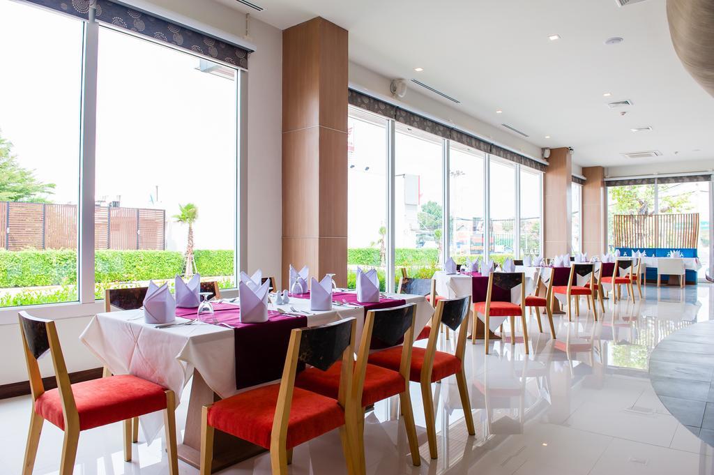 42C The Chic Hotel Nakhon Sawan Exterior photo
