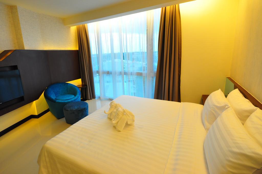 42C The Chic Hotel Nakhon Sawan Exterior photo