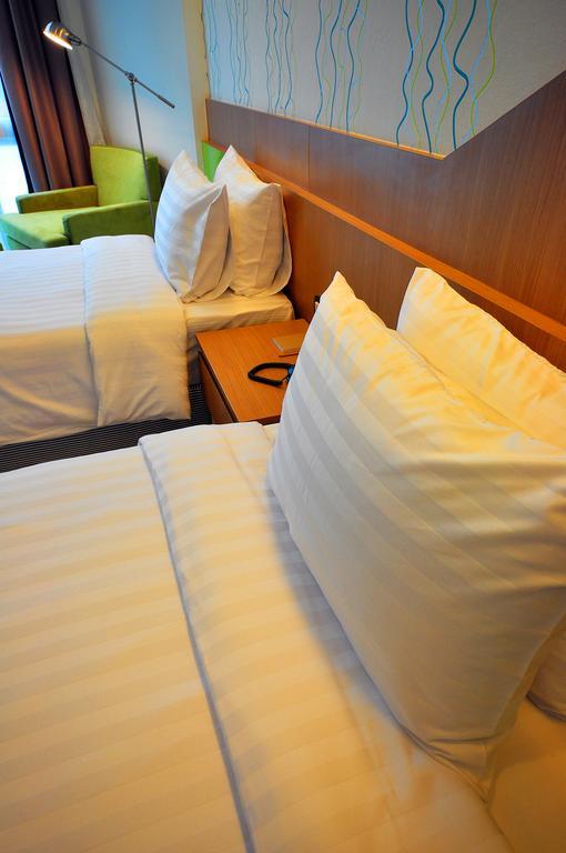 42C The Chic Hotel Nakhon Sawan Room photo