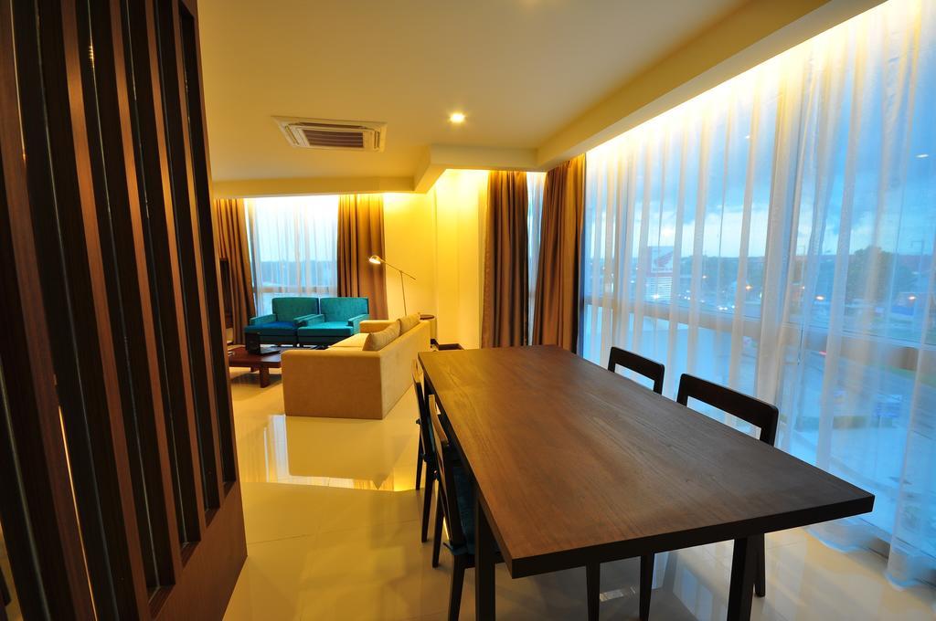 42C The Chic Hotel Nakhon Sawan Exterior photo