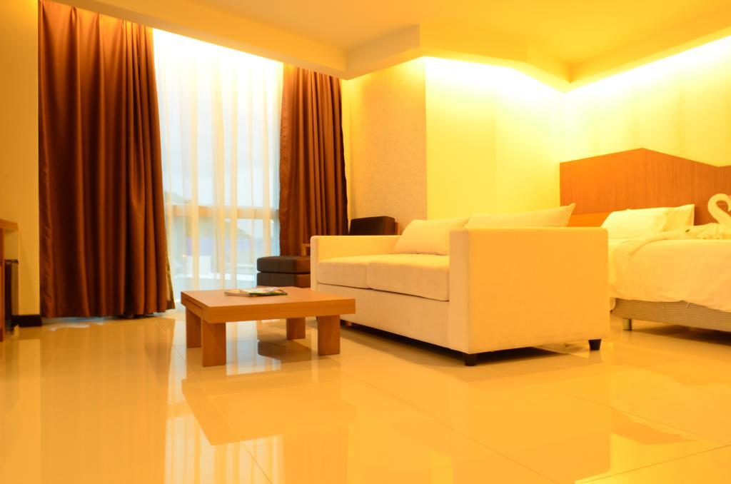 42C The Chic Hotel Nakhon Sawan Exterior photo