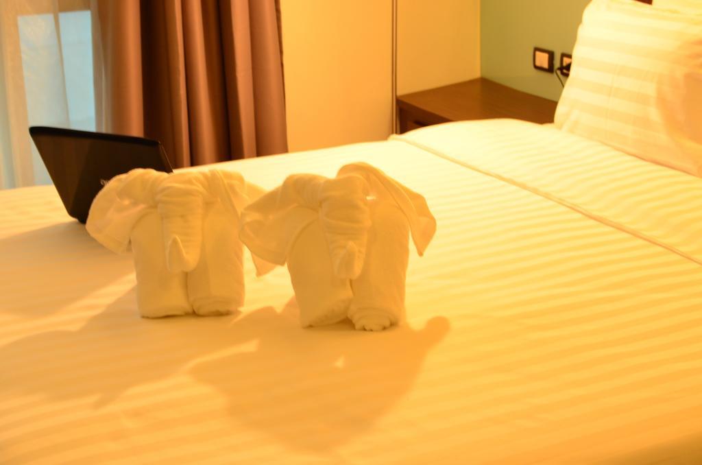 42C The Chic Hotel Nakhon Sawan Exterior photo