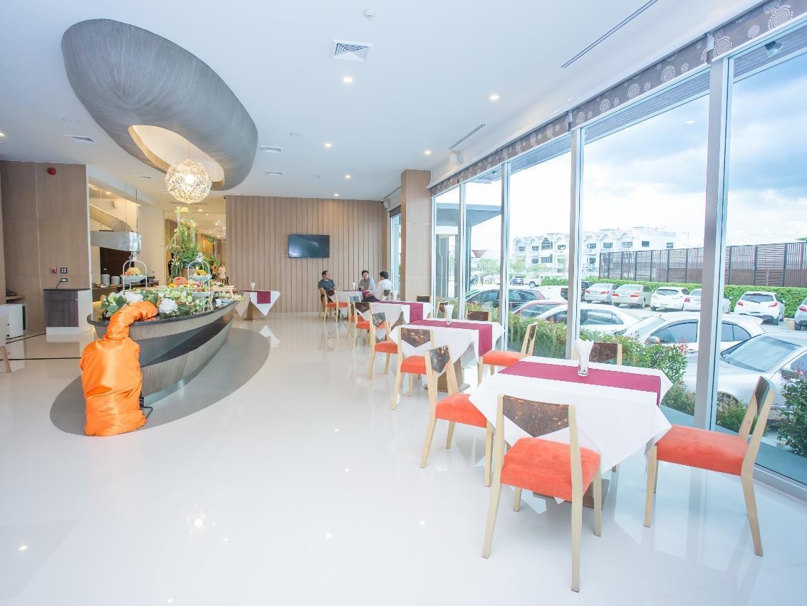 42C The Chic Hotel Nakhon Sawan Exterior photo