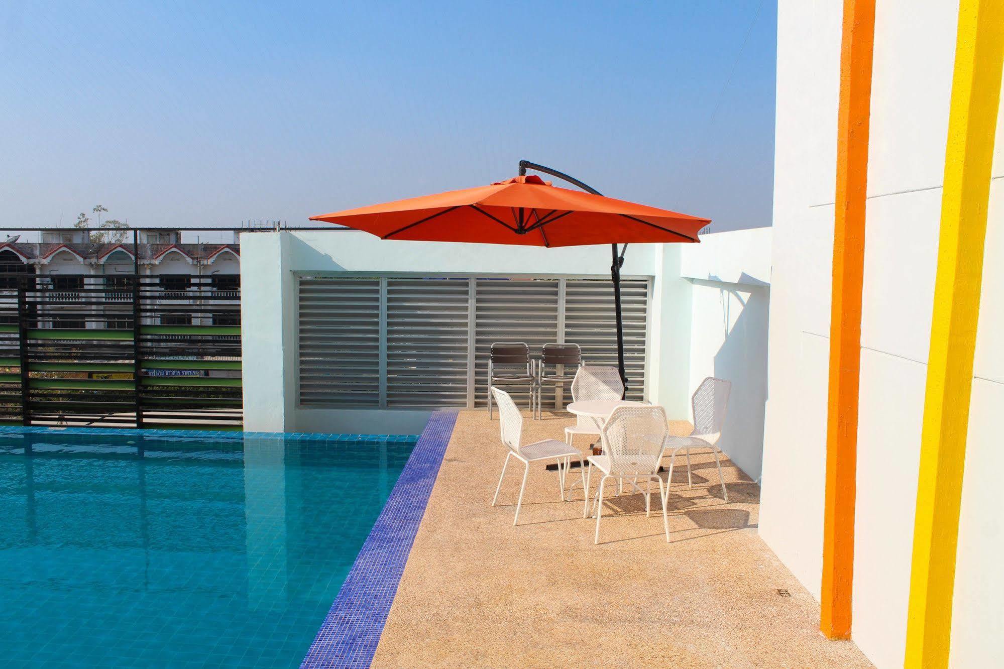 42C The Chic Hotel Nakhon Sawan Exterior photo